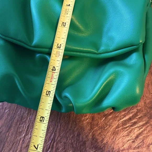 BAG- ZARA shoulder bag. Poofy Green. Long shoulder and poofy handle straps. - Picture 10 of 10